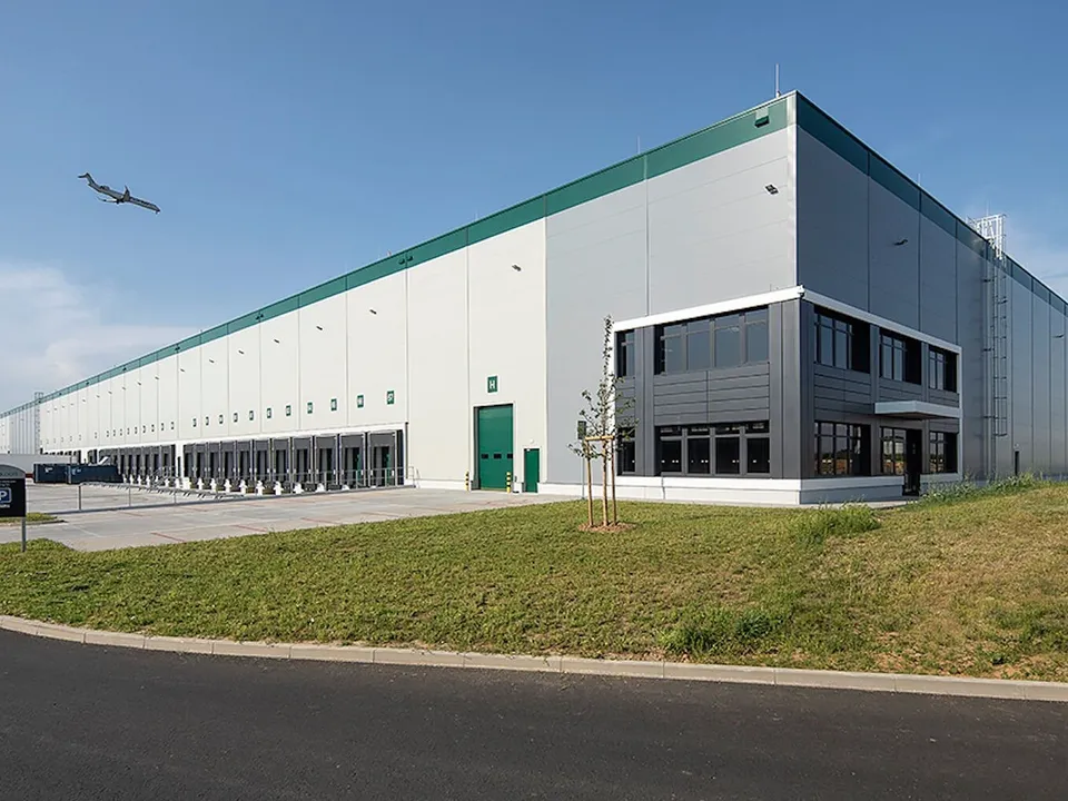 Modesta Real Estate brokers 5,668 sqm of warehouse space for TVM Transport & Logistics in Slovakia and the Czech Republic